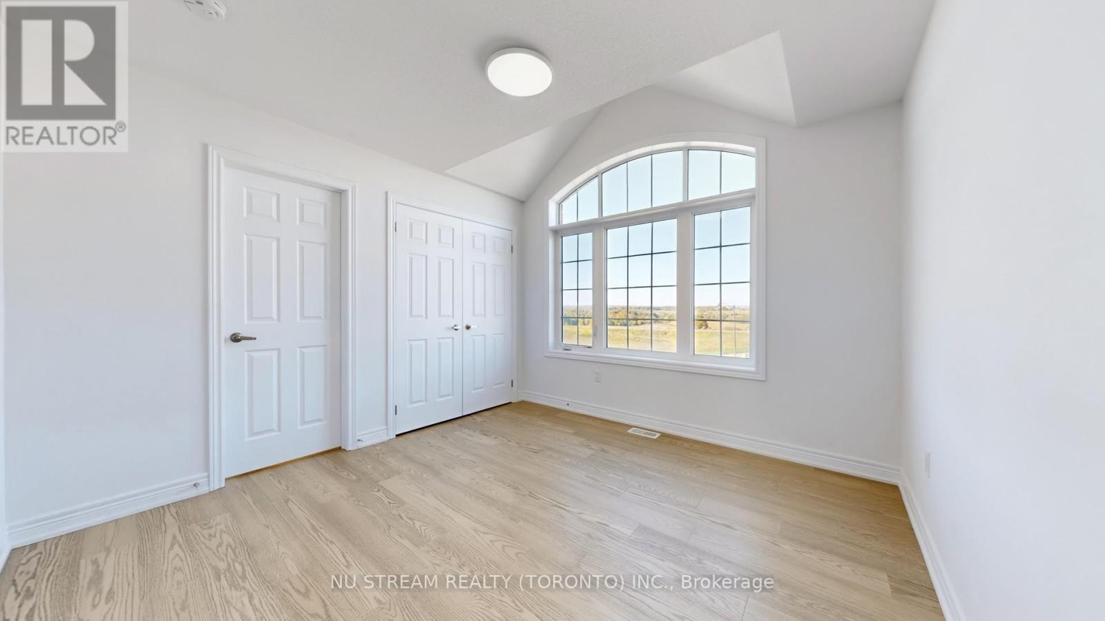 43 Eastgrove Square E, East Gwillimbury, Ontario  L9N 0R3 - Photo 24 - N12446774