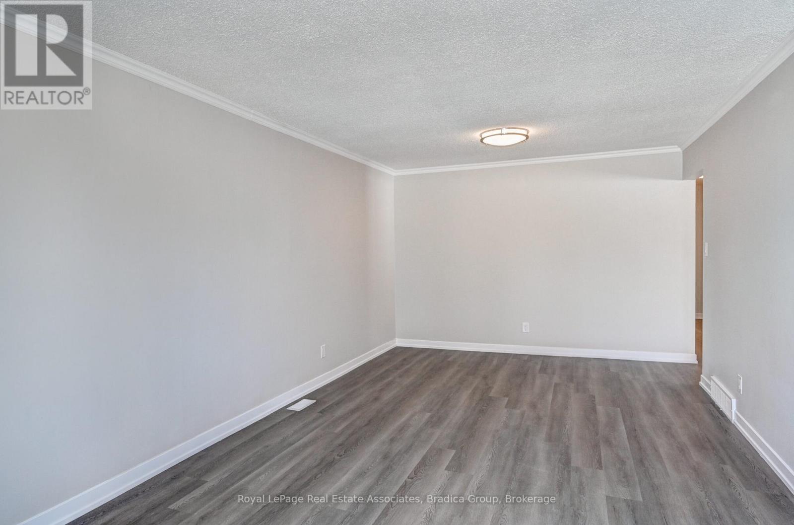78 Barwood Crescent, Kitchener, Ontario  N2E 1V1 - Photo 11 - X12448427