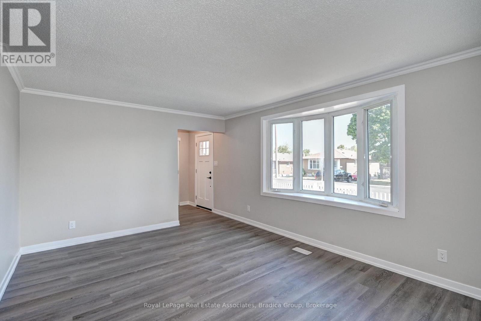 78 Barwood Crescent, Kitchener, Ontario  N2E 1V1 - Photo 13 - X12448427