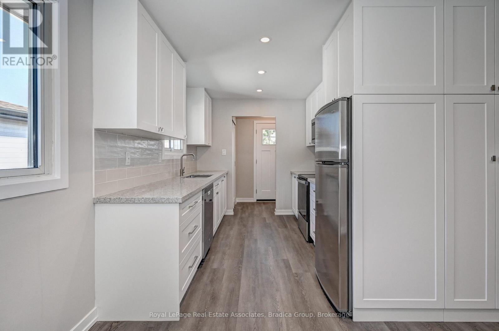 78 Barwood Crescent, Kitchener, Ontario  N2E 1V1 - Photo 15 - X12448427