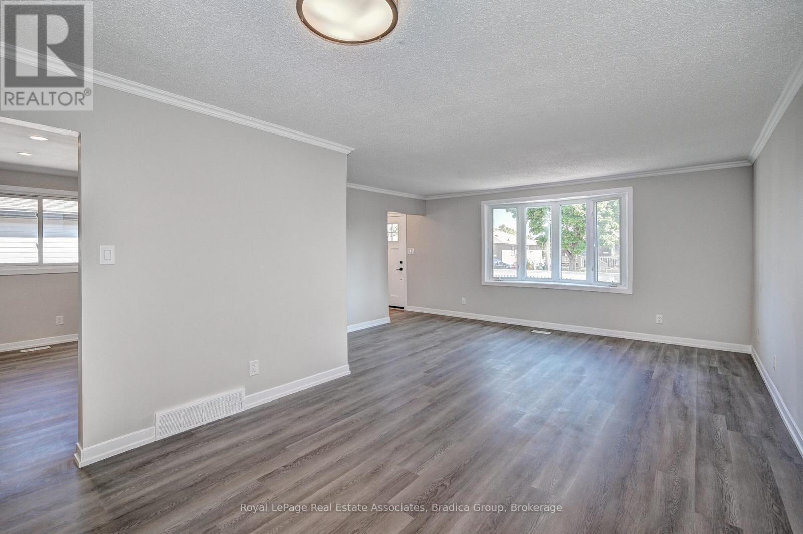 78 Barwood Crescent, Kitchener, Ontario  N2E 1V1 - Photo 5 - X12448427