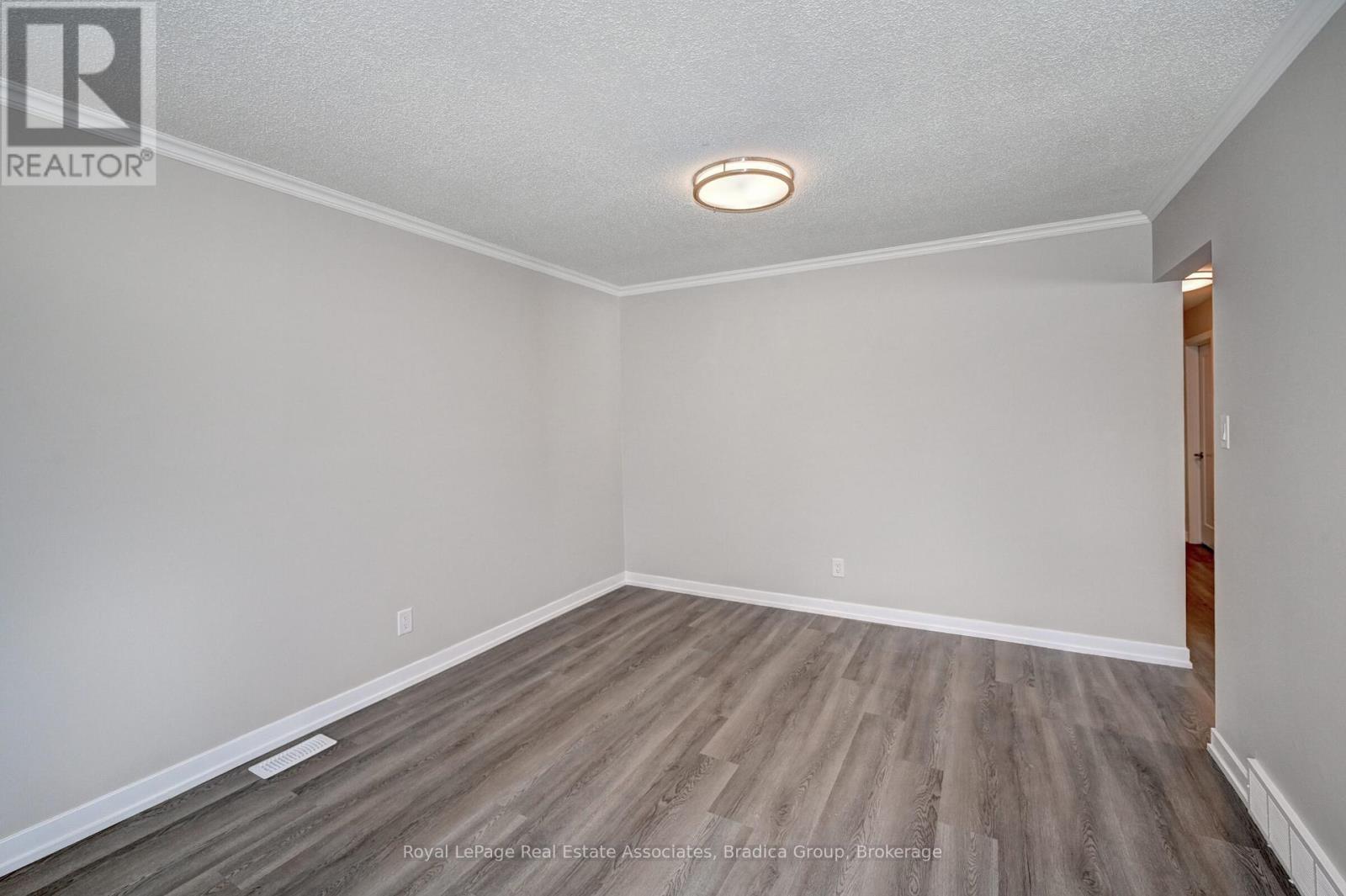 78 Barwood Crescent, Kitchener, Ontario  N2E 1V1 - Photo 6 - X12448427