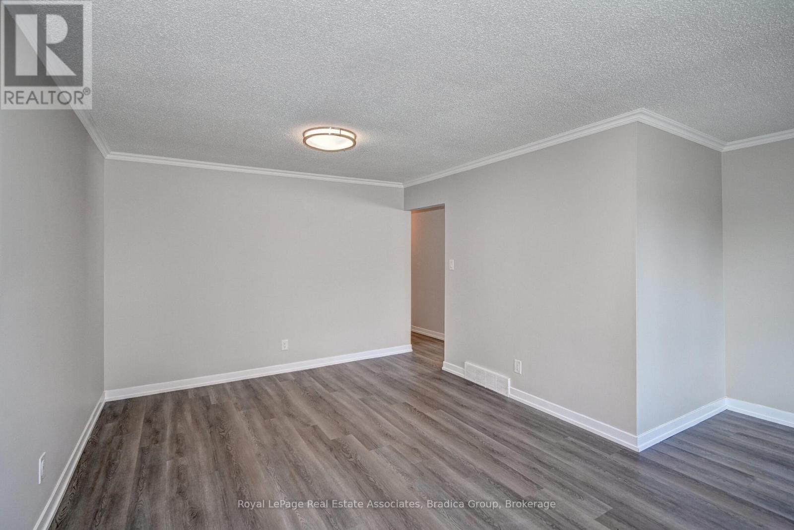 78 Barwood Crescent, Kitchener, Ontario  N2E 1V1 - Photo 7 - X12448427