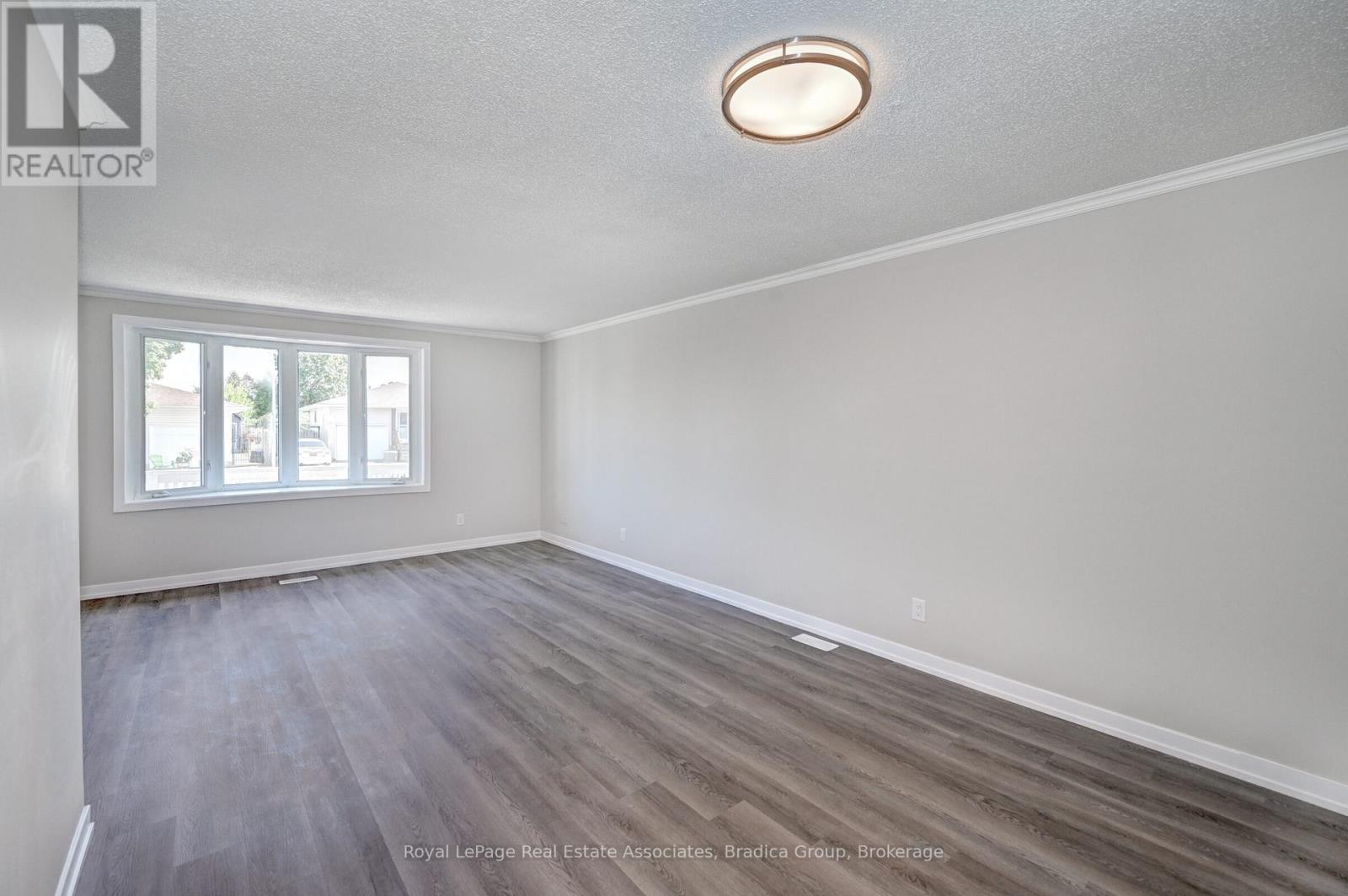 78 Barwood Crescent, Kitchener, Ontario  N2E 1V1 - Photo 8 - X12448427