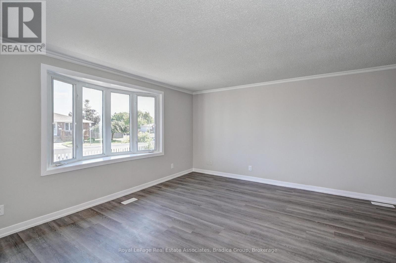 78 Barwood Crescent, Kitchener, Ontario  N2E 1V1 - Photo 9 - X12448427