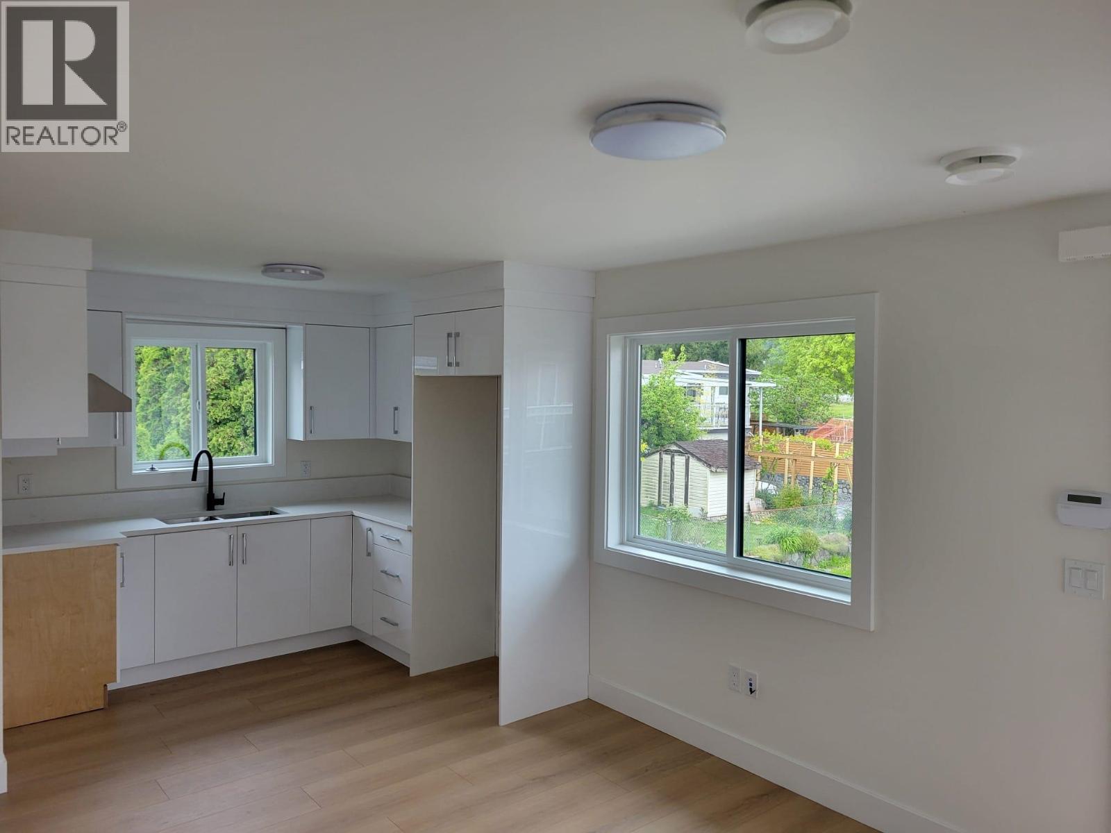 4 6765 Kitchener Street, Burnaby, British Columbia  V5B 2J8 - Photo 5 - R3055915