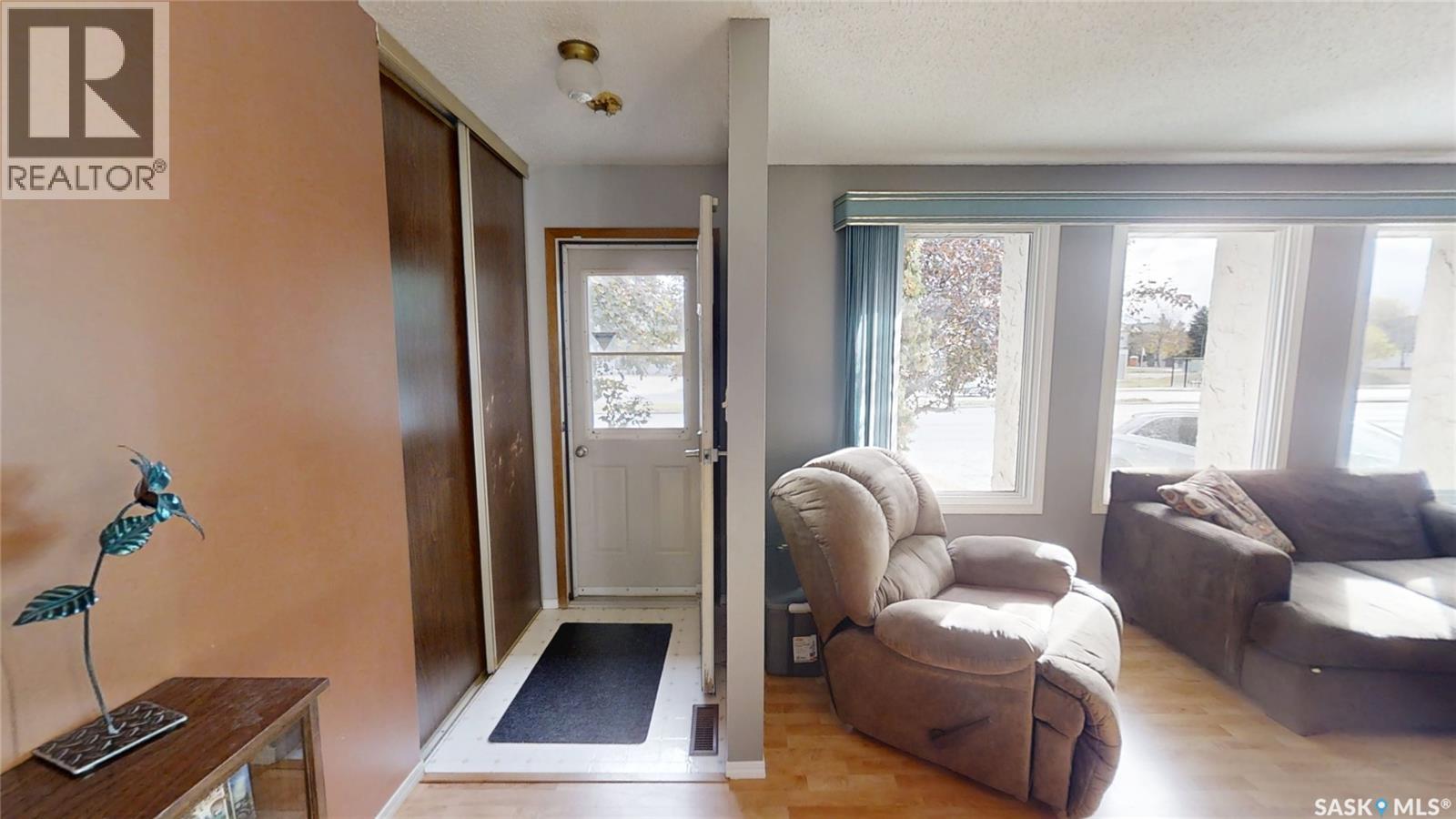 1214 Mckercher Drive, Saskatoon, Saskatchewan  S7H 4Y7 - Photo 3 - SK020142