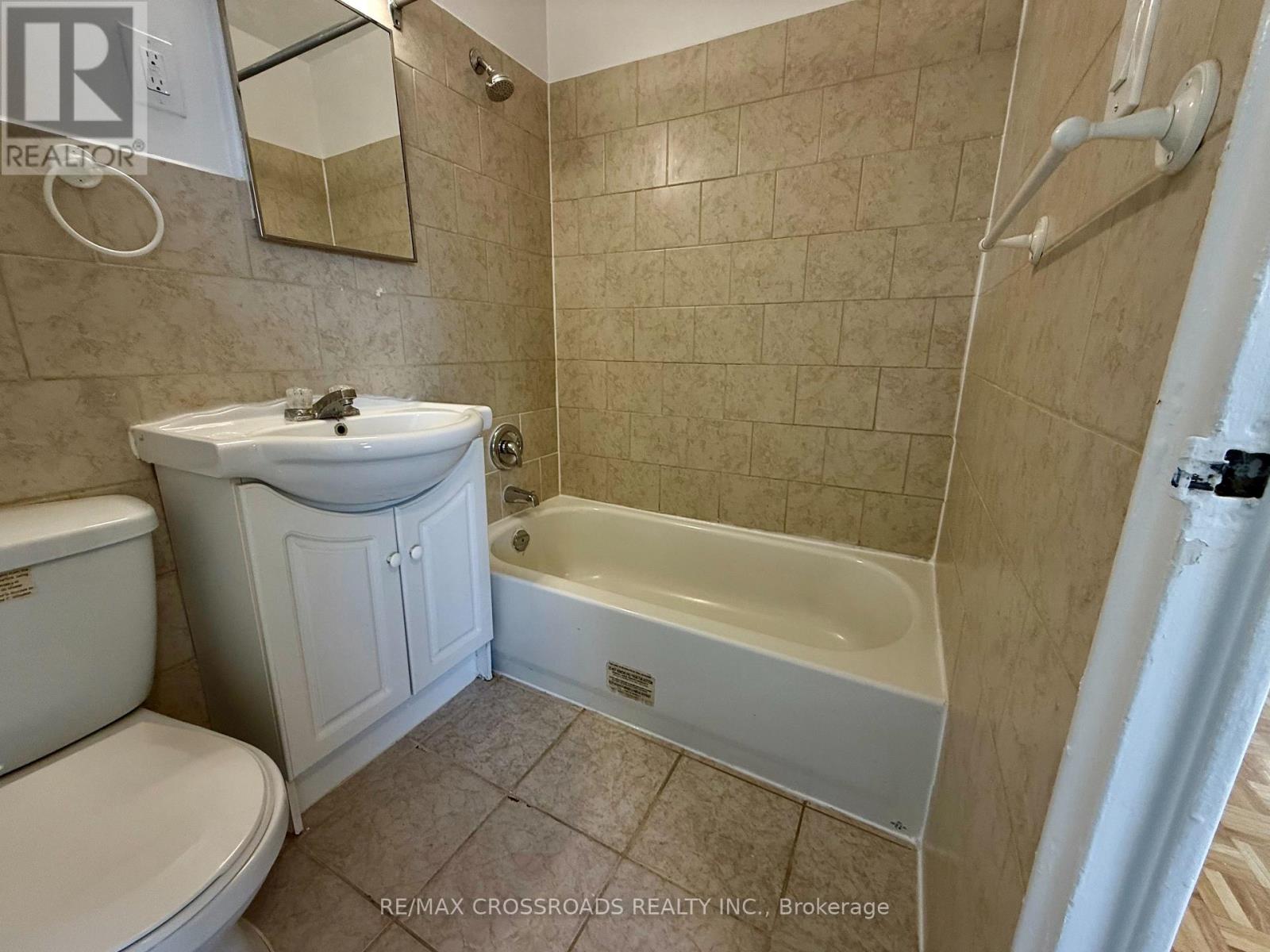 701 - 363 Lakeshore Road E, Mississauga, Ontario  L5G 1H7 - Photo 10 - W12448437