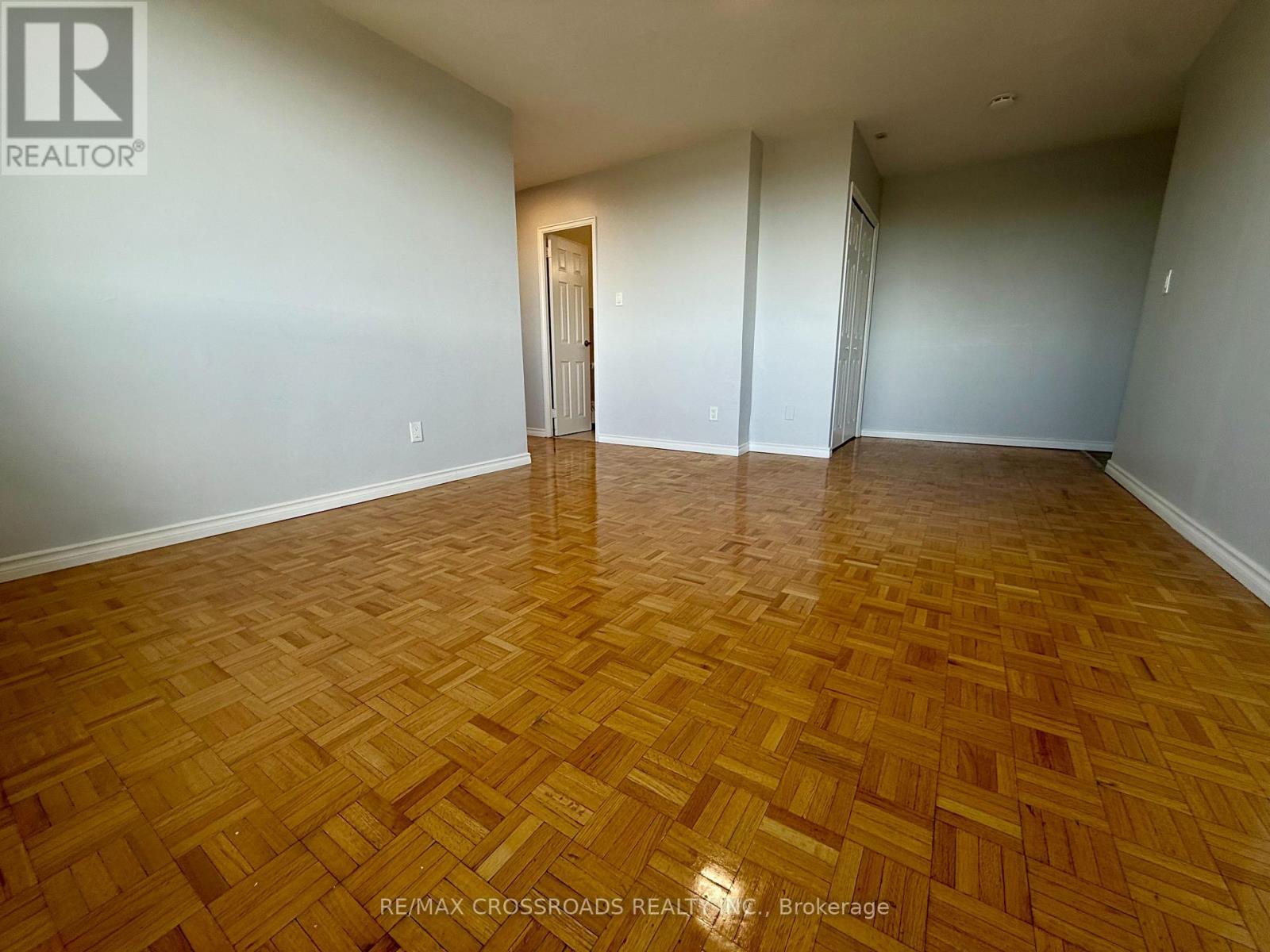 701 - 363 Lakeshore Road E, Mississauga, Ontario  L5G 1H7 - Photo 2 - W12448437