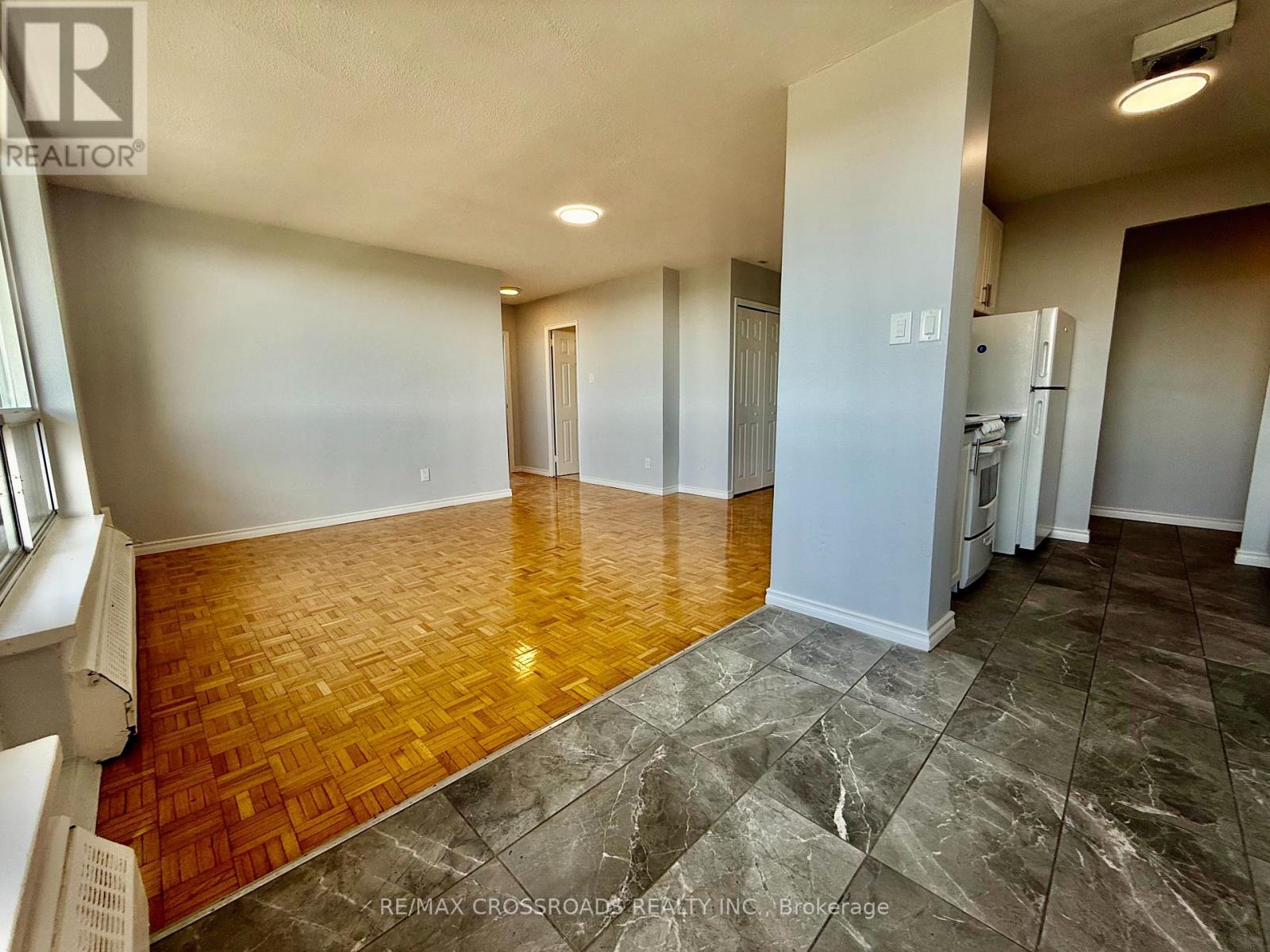701 - 363 Lakeshore Road E, Mississauga, Ontario  L5G 1H7 - Photo 3 - W12448437