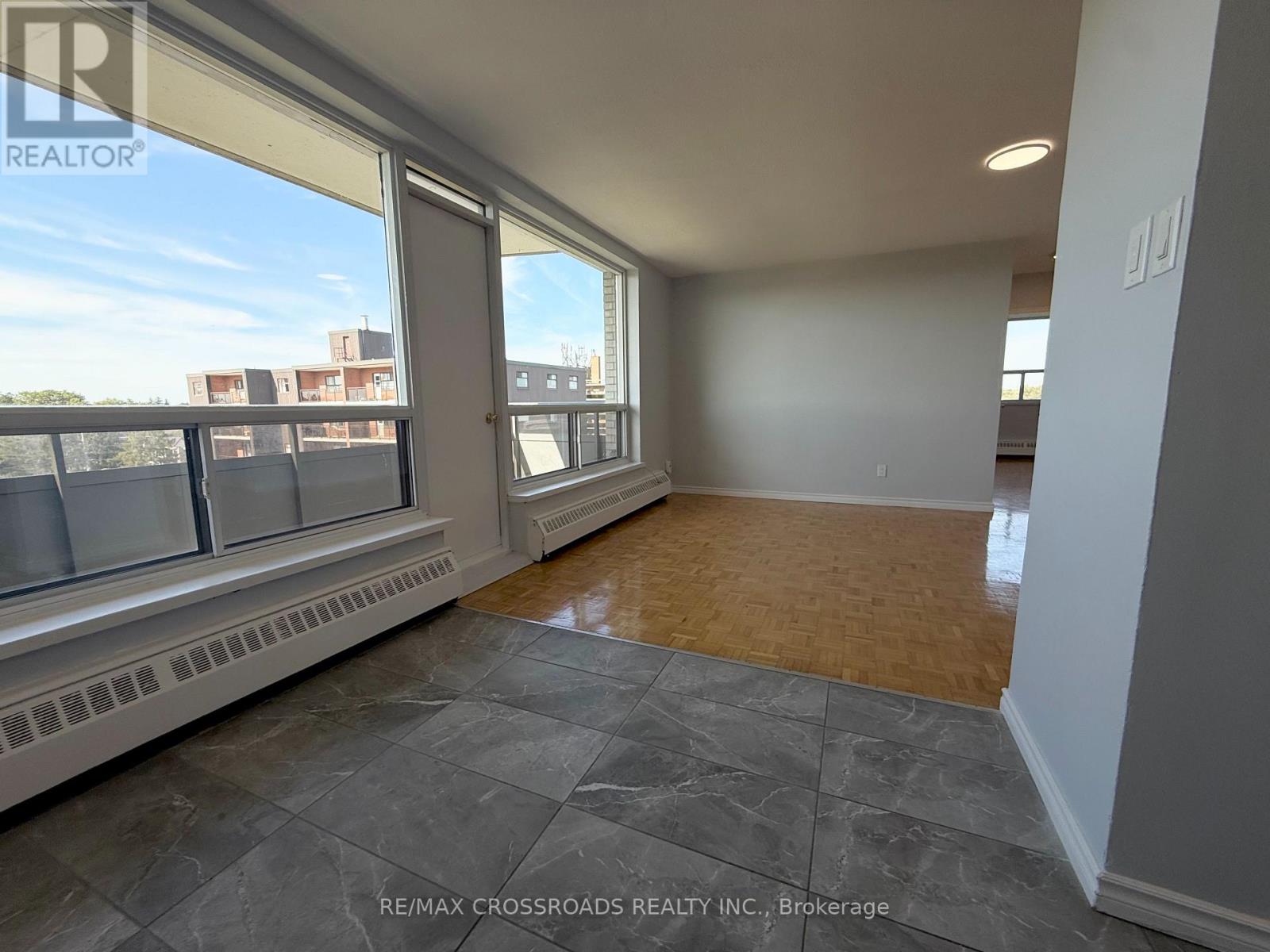701 - 363 Lakeshore Road E, Mississauga, Ontario  L5G 1H7 - Photo 6 - W12448437