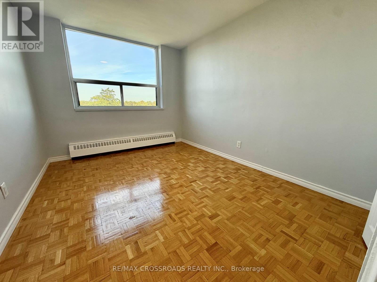 701 - 363 Lakeshore Road E, Mississauga, Ontario  L5G 1H7 - Photo 9 - W12448437