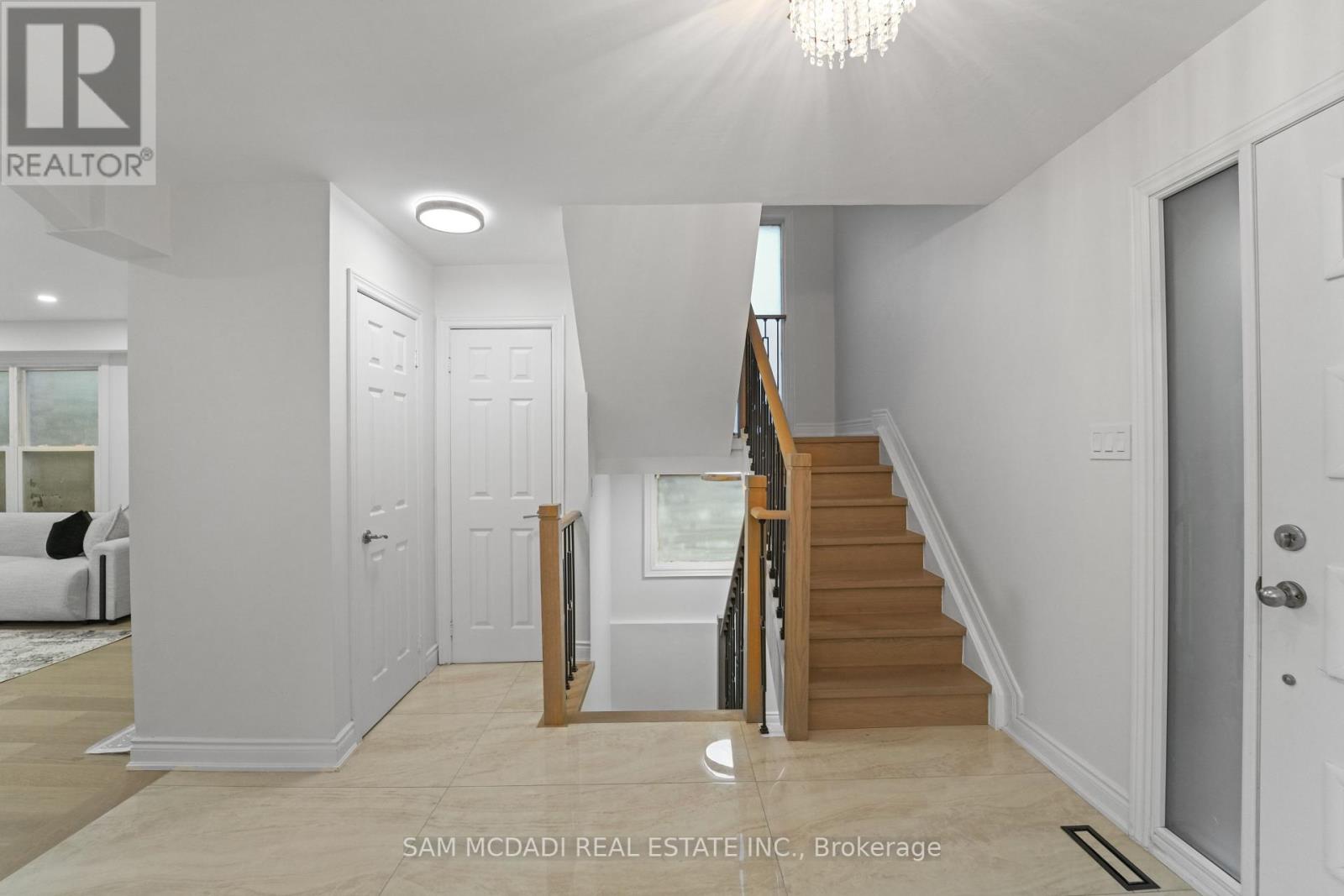 1409 Lefkas Court, Mississauga, Ontario  L5J 4L8 - Photo 11 - W12448443