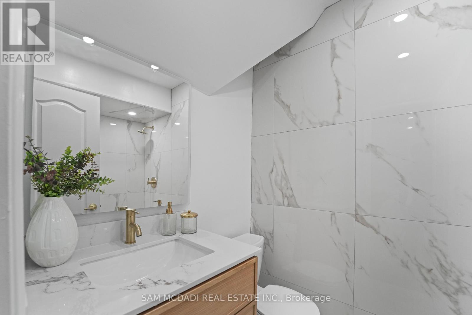 1409 Lefkas Court, Mississauga, Ontario  L5J 4L8 - Photo 19 - W12448443