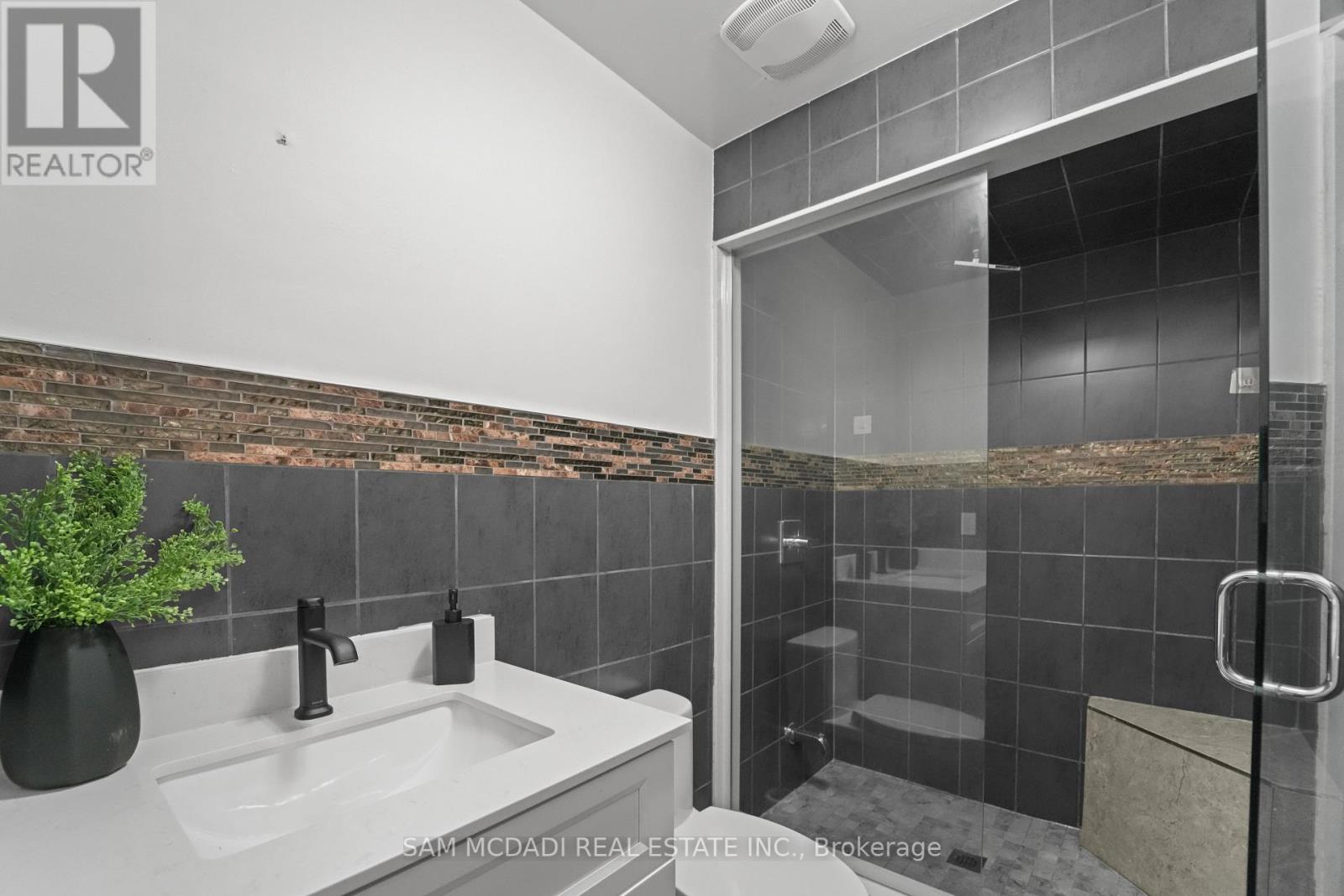 1409 Lefkas Court, Mississauga, Ontario  L5J 4L8 - Photo 27 - W12448443