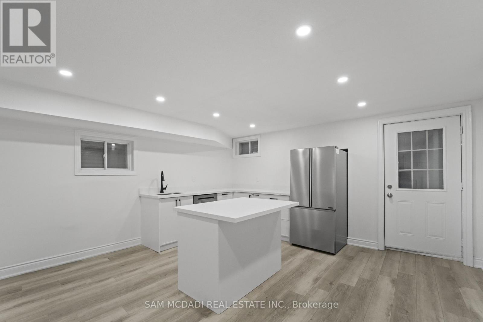 1409 Lefkas Court, Mississauga, Ontario  L5J 4L8 - Photo 30 - W12448443