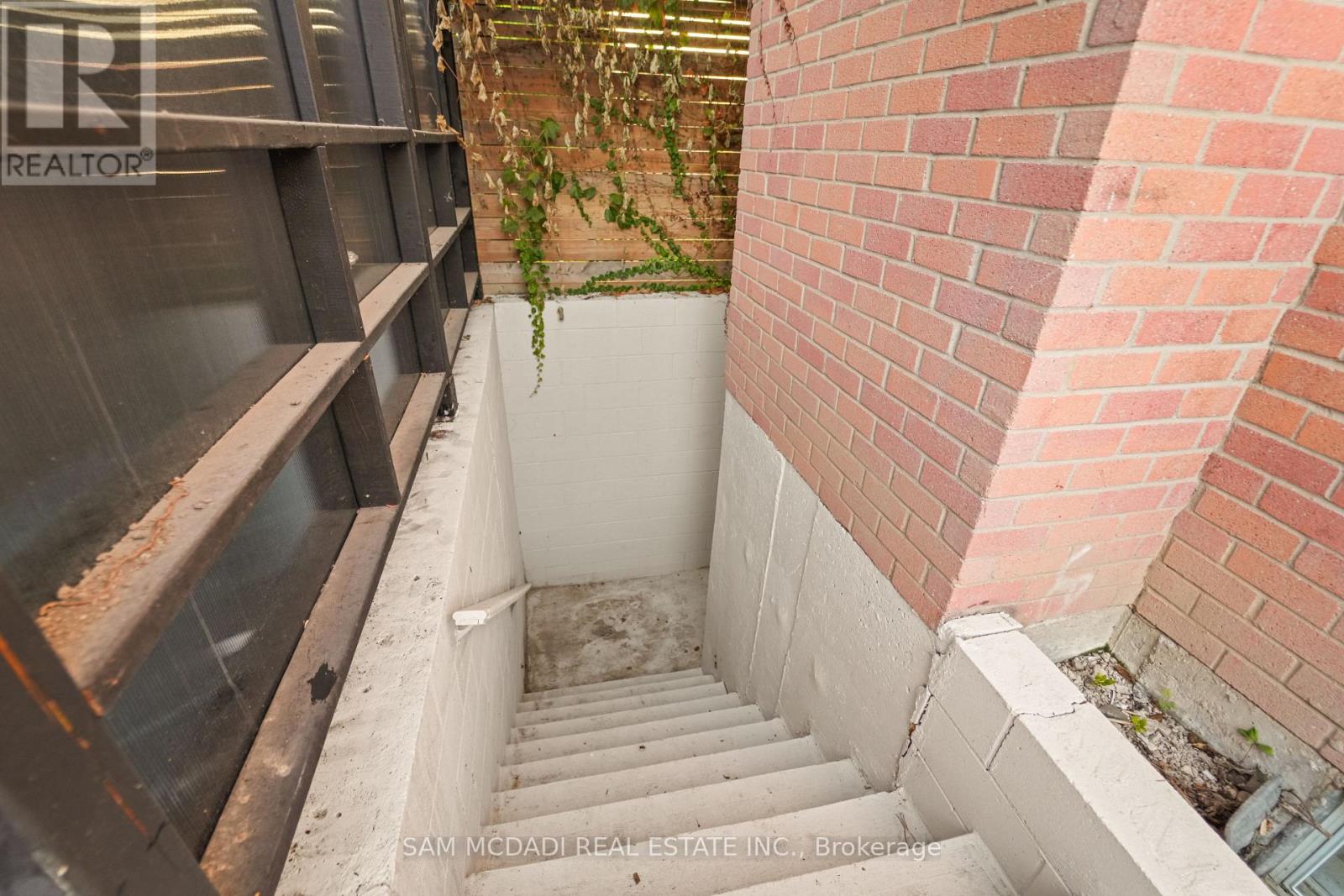 1409 Lefkas Court, Mississauga, Ontario  L5J 4L8 - Photo 36 - W12448443