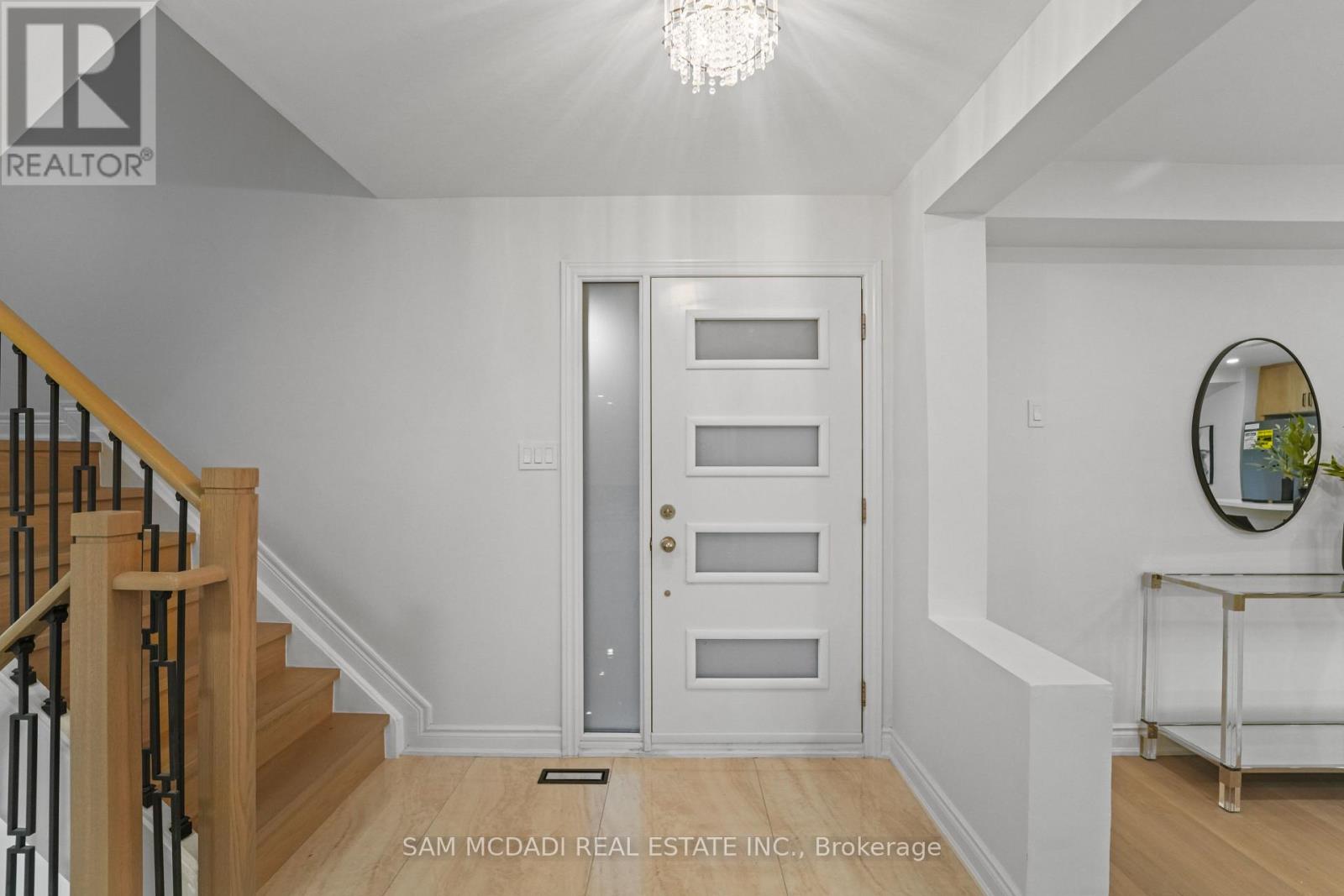 1409 Lefkas Court, Mississauga, Ontario  L5J 4L8 - Photo 4 - W12448443