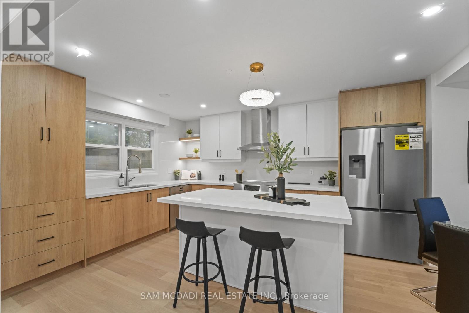 1409 Lefkas Court, Mississauga, Ontario  L5J 4L8 - Photo 8 - W12448443
