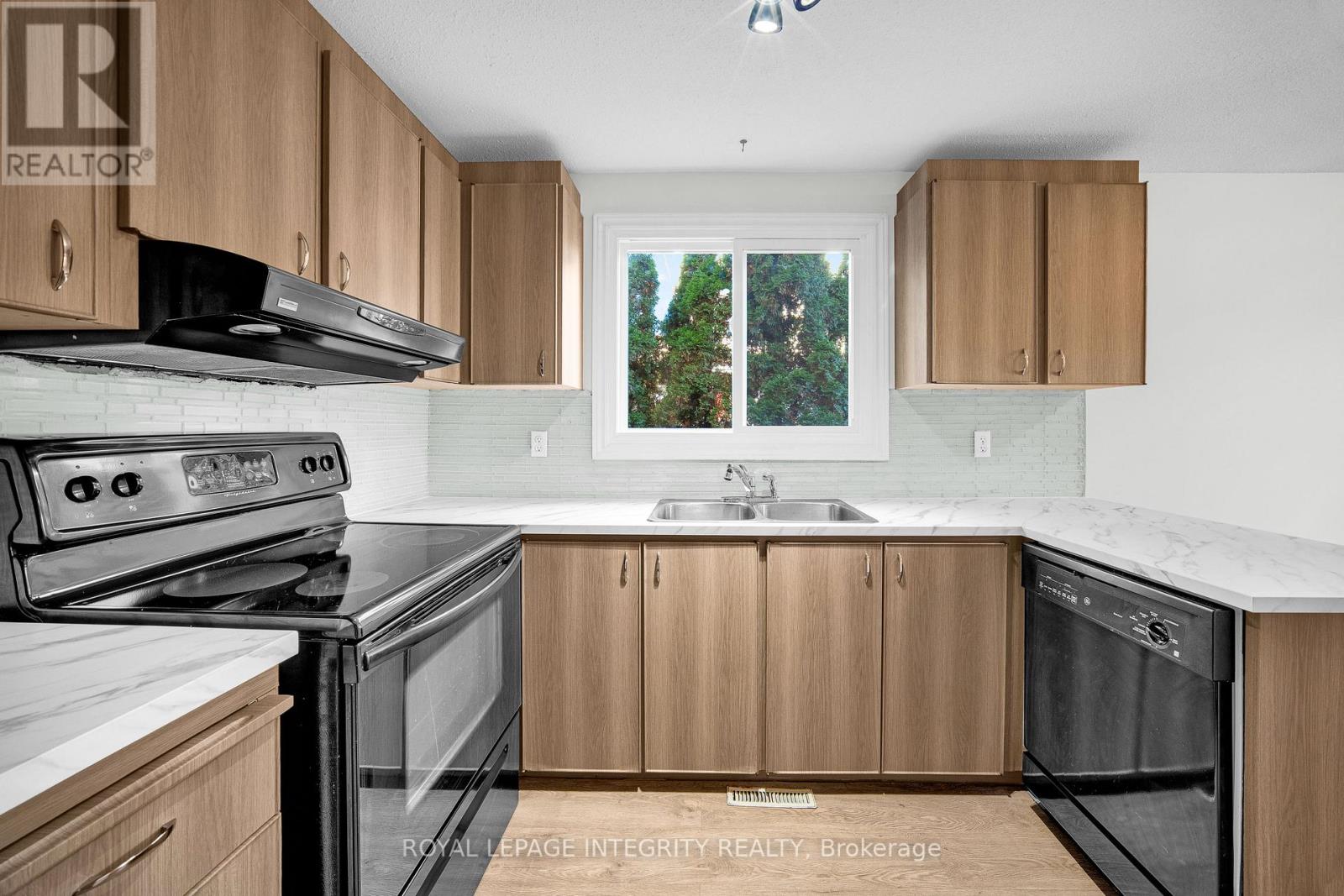 226 Sherway Drive, Ottawa, Ontario  K2J 2G3 - Photo 10 - X12448456