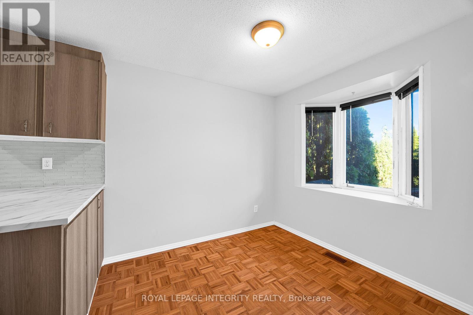 226 Sherway Drive, Ottawa, Ontario  K2J 2G3 - Photo 6 - X12448456