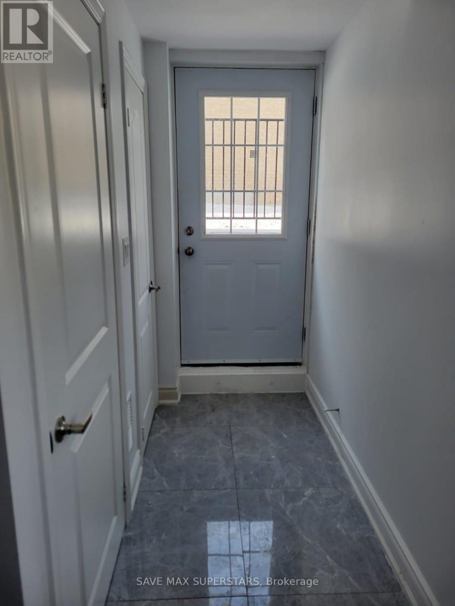 Lower - 32 Westminster Circle, Barrie, Ontario  L4M 0A5 - Photo 4 - S12448265
