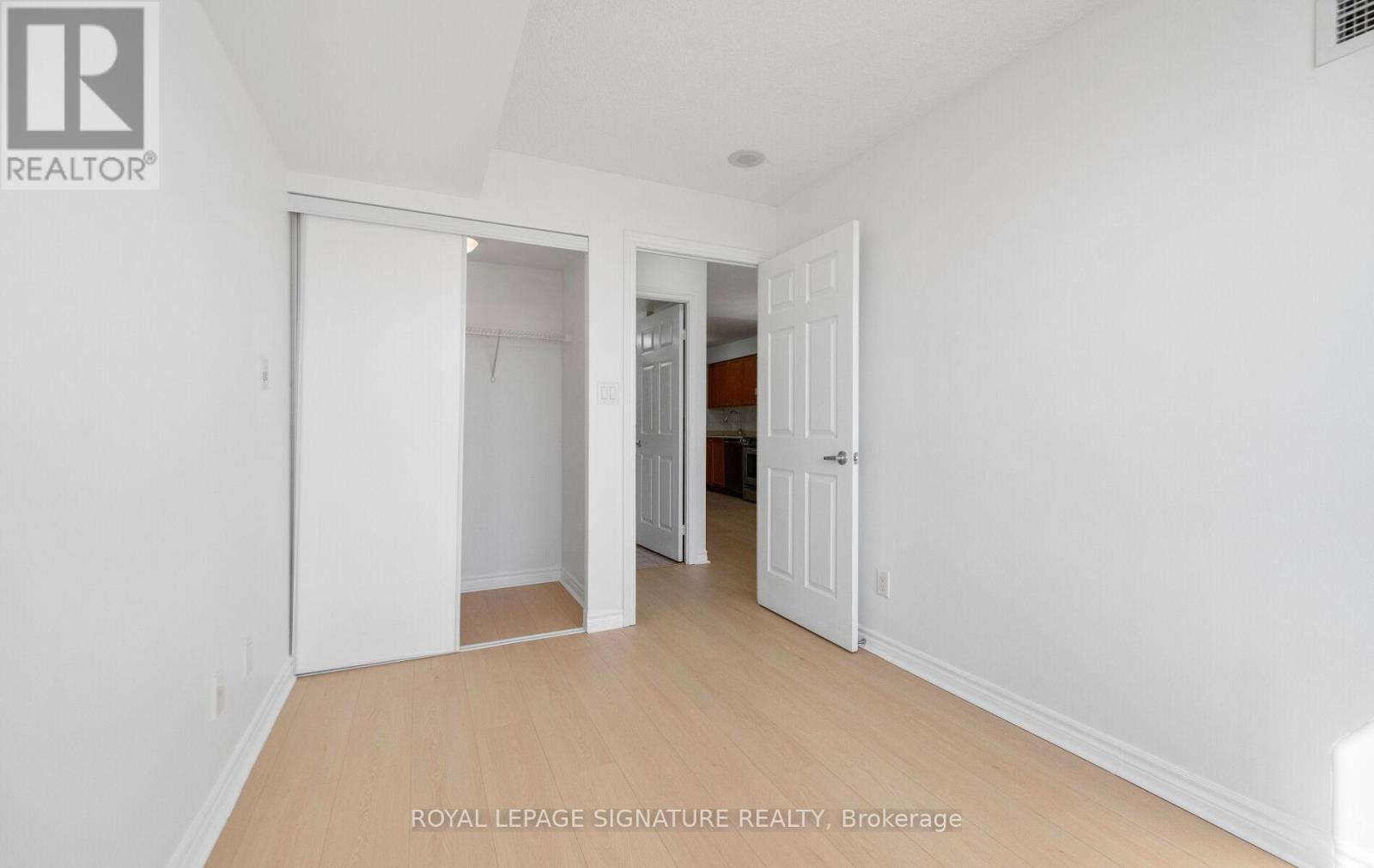 1508 - 3880 Duke Of York Boulevard, Mississauga, Ontario  L5B 4M7 - Photo 17 - W12448367