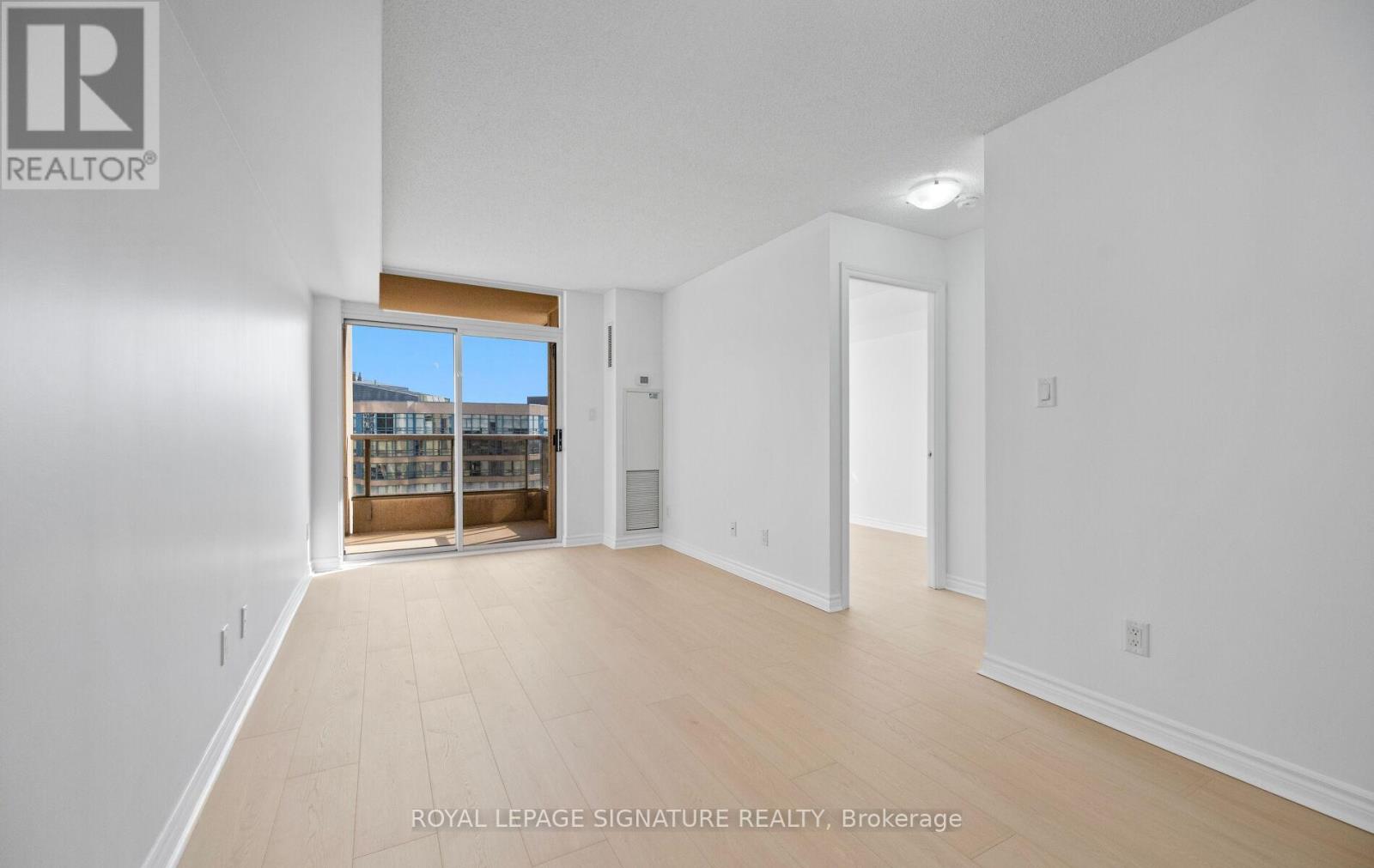 1508 - 3880 Duke Of York Boulevard, Mississauga, Ontario  L5B 4M7 - Photo 7 - W12448367