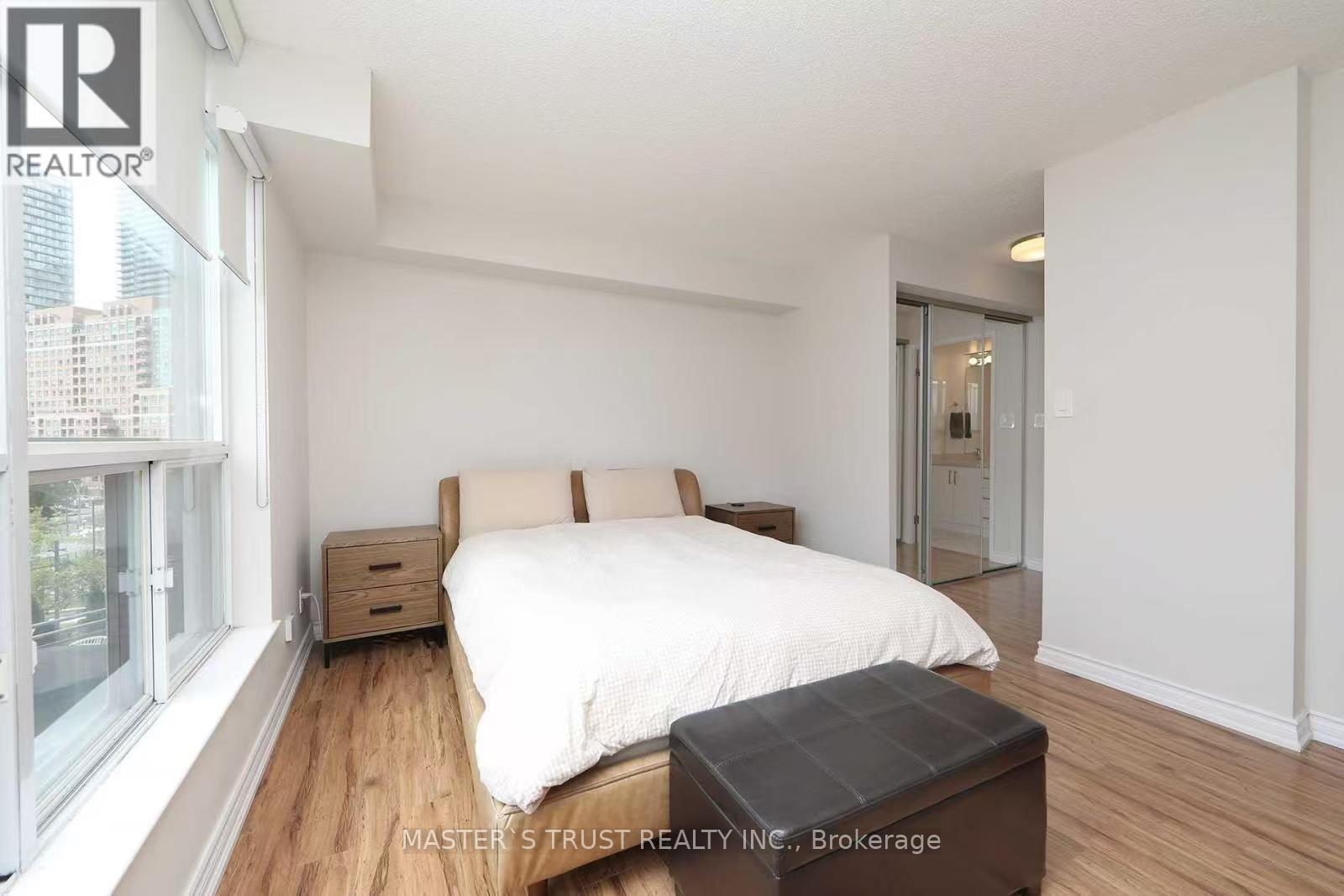 511 - 24 Wellesley Street W, Toronto, Ontario  M4Y 2X6 - Photo 1 - C12448455