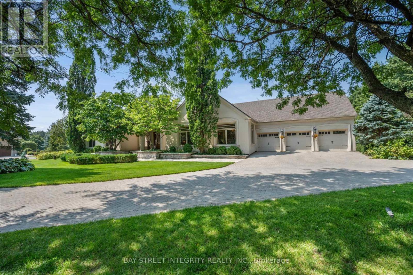 12 Alm Court, Aurora, Ontario  L4G 6W8 - Photo 2 - N12448447