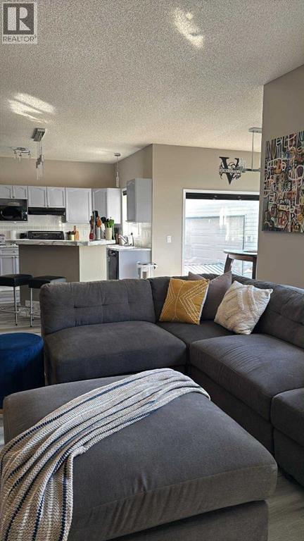 148 Stonegate Crescent Nw, Airdrie, Alberta  T4B 2S6 - Photo 6 - A2259564