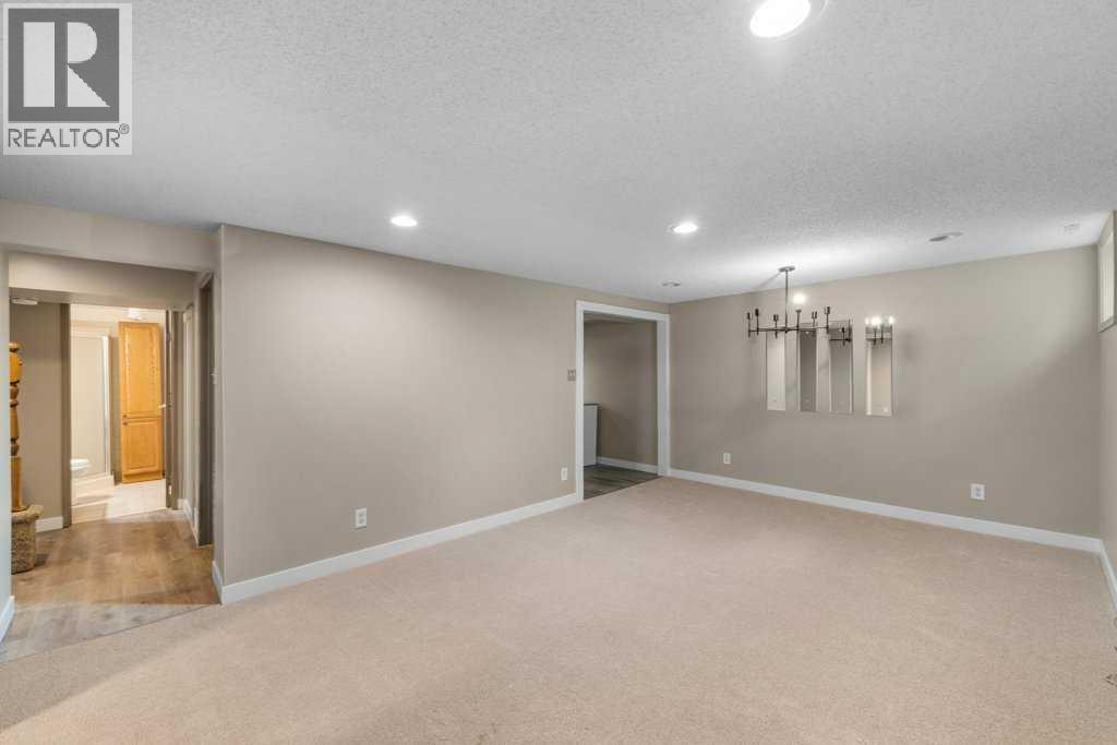 488 Bracewood Crescent Sw, Calgary, Alberta  T2W 3B8 - Photo 27 - A2261944