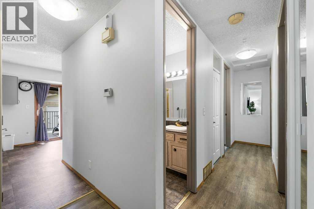 488 Bracewood Crescent Sw, Calgary, Alberta  T2W 3B8 - Photo 8 - A2261944