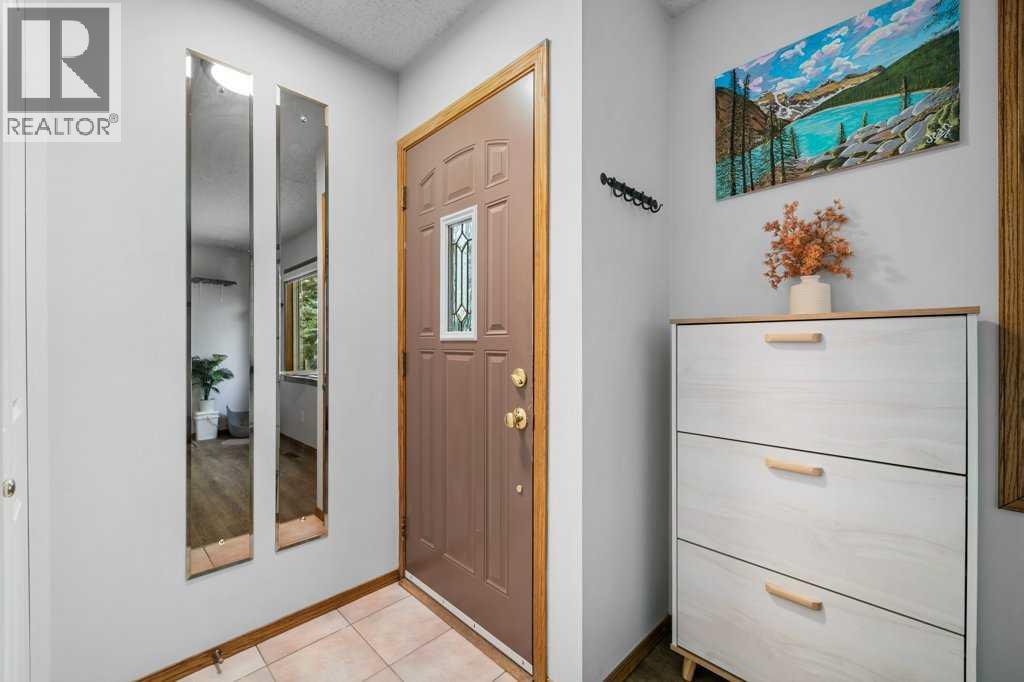 488 Bracewood Crescent Sw, Calgary, Alberta  T2W 3B8 - Photo 5 - A2261944