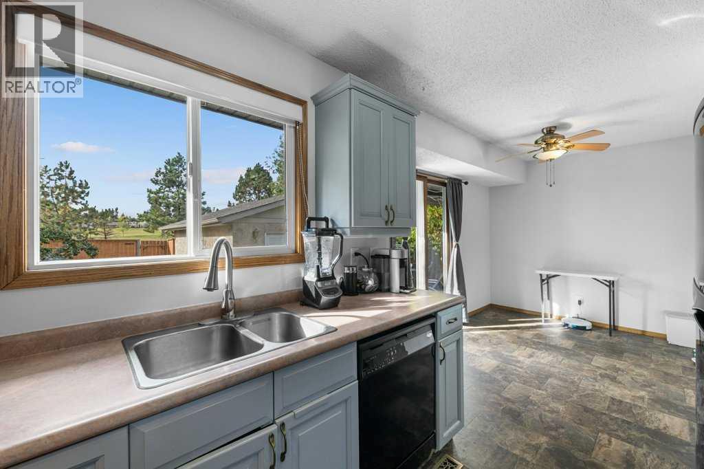 488 Bracewood Crescent Sw, Calgary, Alberta  T2W 3B8 - Photo 15 - A2261944