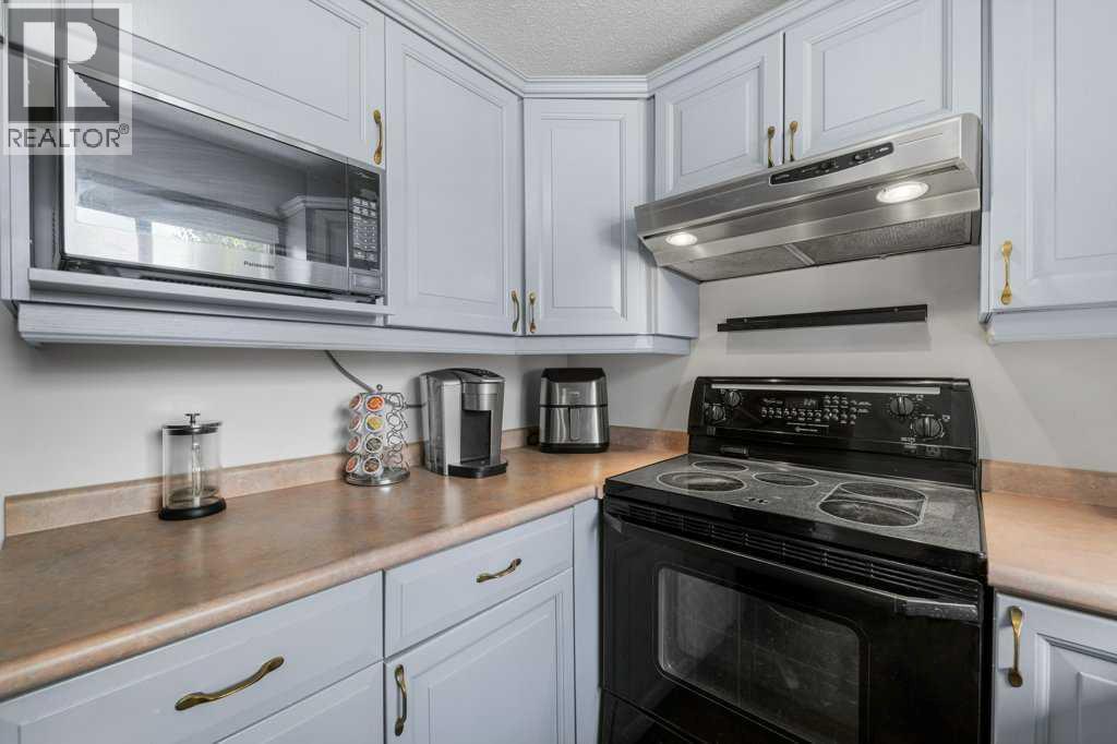 488 Bracewood Crescent Sw, Calgary, Alberta  T2W 3B8 - Photo 12 - A2261944