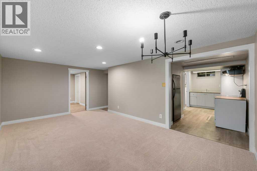 488 Bracewood Crescent Sw, Calgary, Alberta  T2W 3B8 - Photo 28 - A2261944
