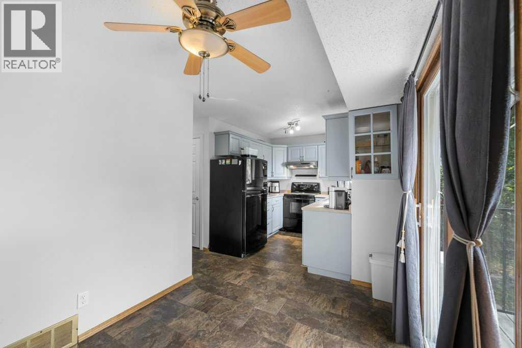 488 Bracewood Crescent Sw, Calgary, Alberta  T2W 3B8 - Photo 10 - A2261944