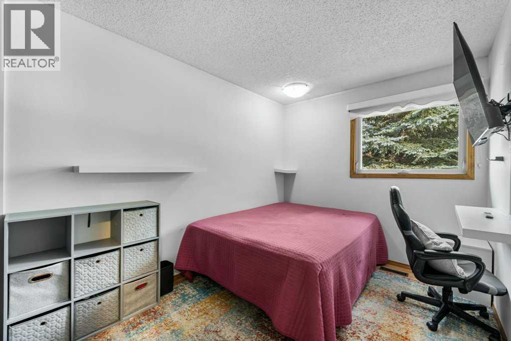 488 Bracewood Crescent Sw, Calgary, Alberta  T2W 3B8 - Photo 18 - A2261944
