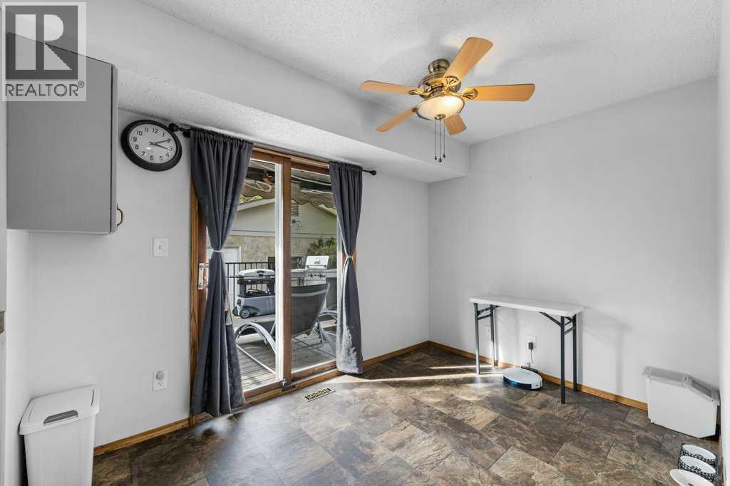 488 Bracewood Crescent Sw, Calgary, Alberta  T2W 3B8 - Photo 9 - A2261944