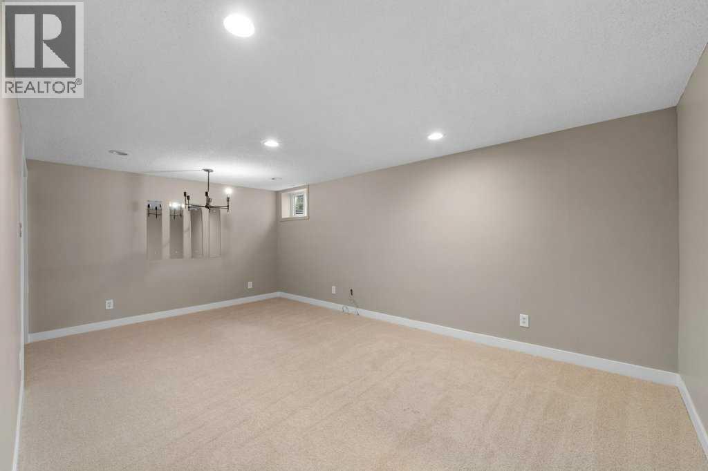 488 Bracewood Crescent Sw, Calgary, Alberta  T2W 3B8 - Photo 26 - A2261944