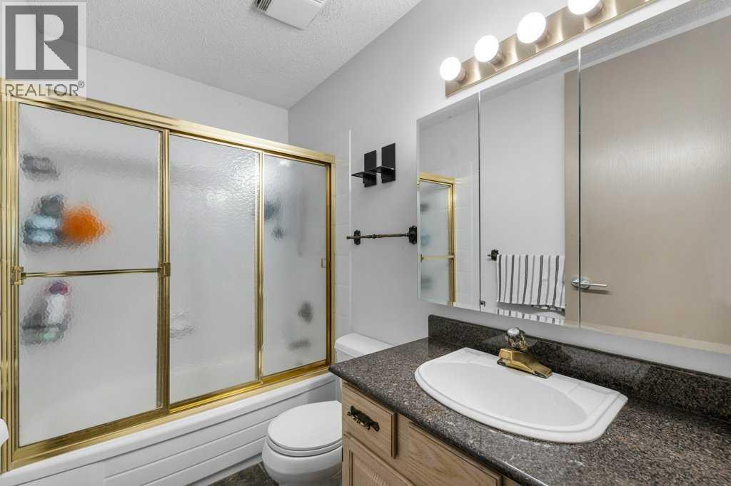 488 Bracewood Crescent Sw, Calgary, Alberta  T2W 3B8 - Photo 19 - A2261944