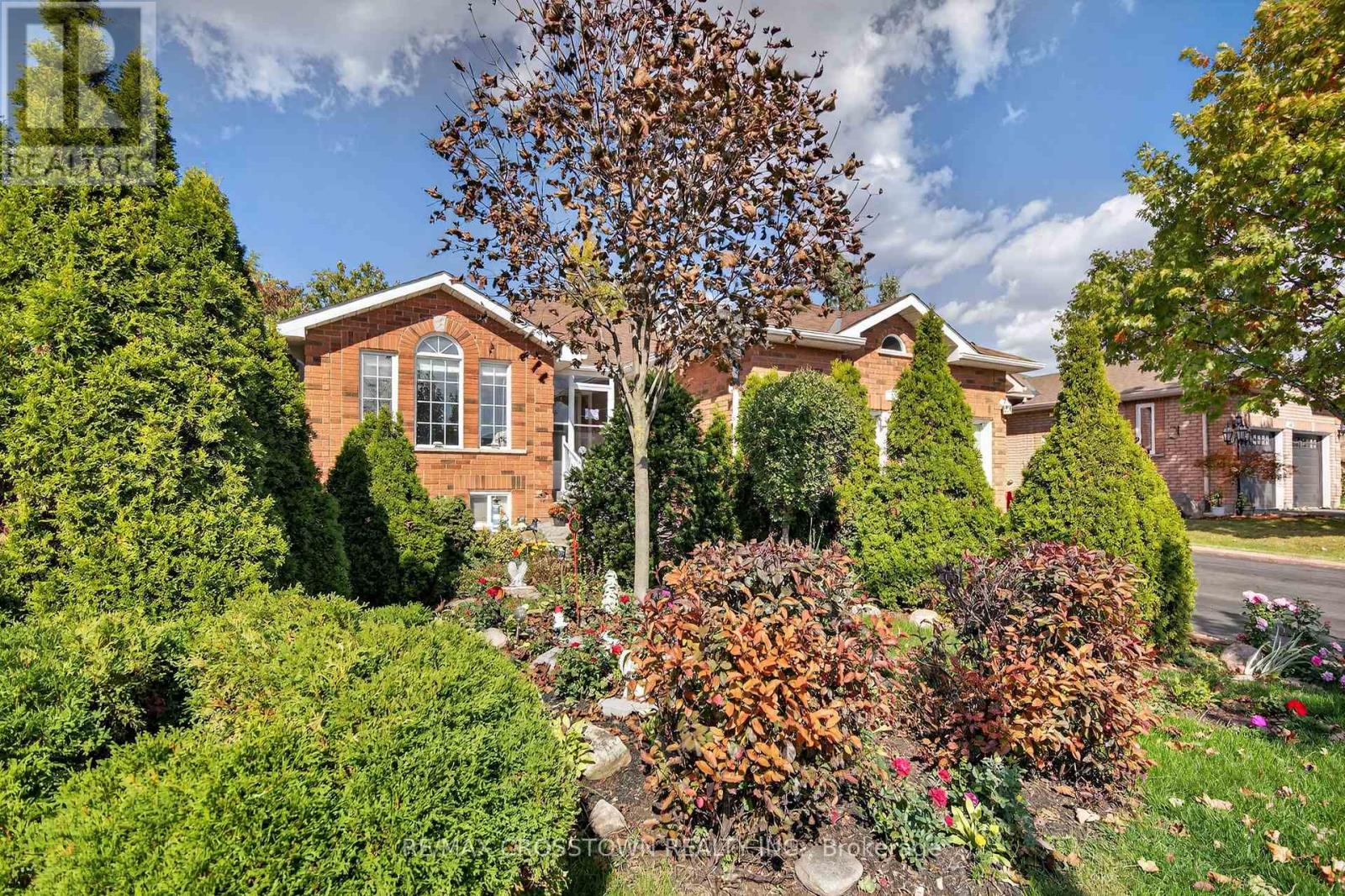 330 Harvie Road, Barrie, Ontario  L4N 8H7 - Photo 2 - S12446151