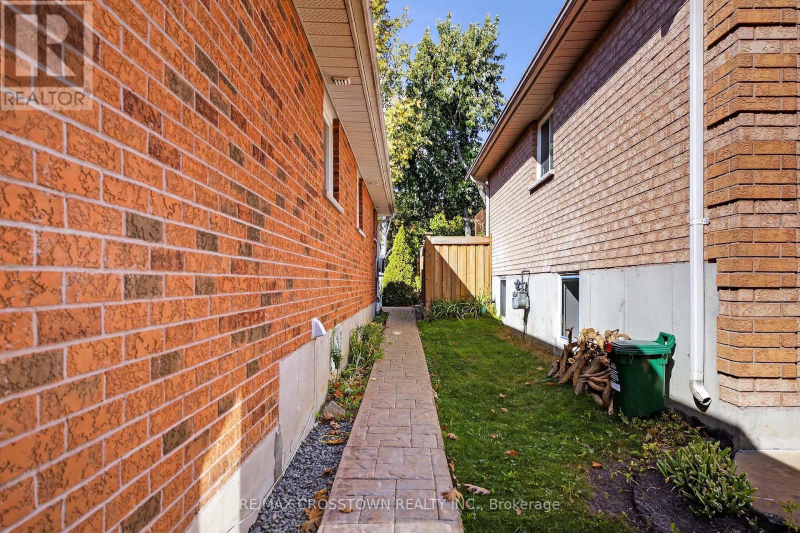 330 Harvie Road, Barrie, Ontario  L4N 8H7 - Photo 10 - S12446151