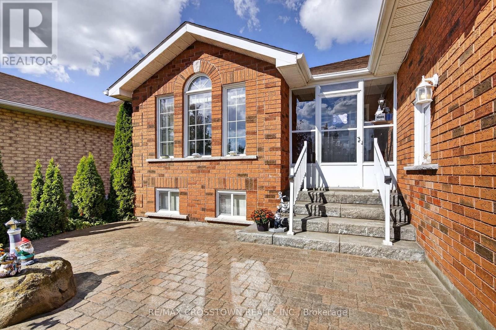 330 Harvie Road, Barrie, Ontario  L4N 8H7 - Photo 4 - S12446151