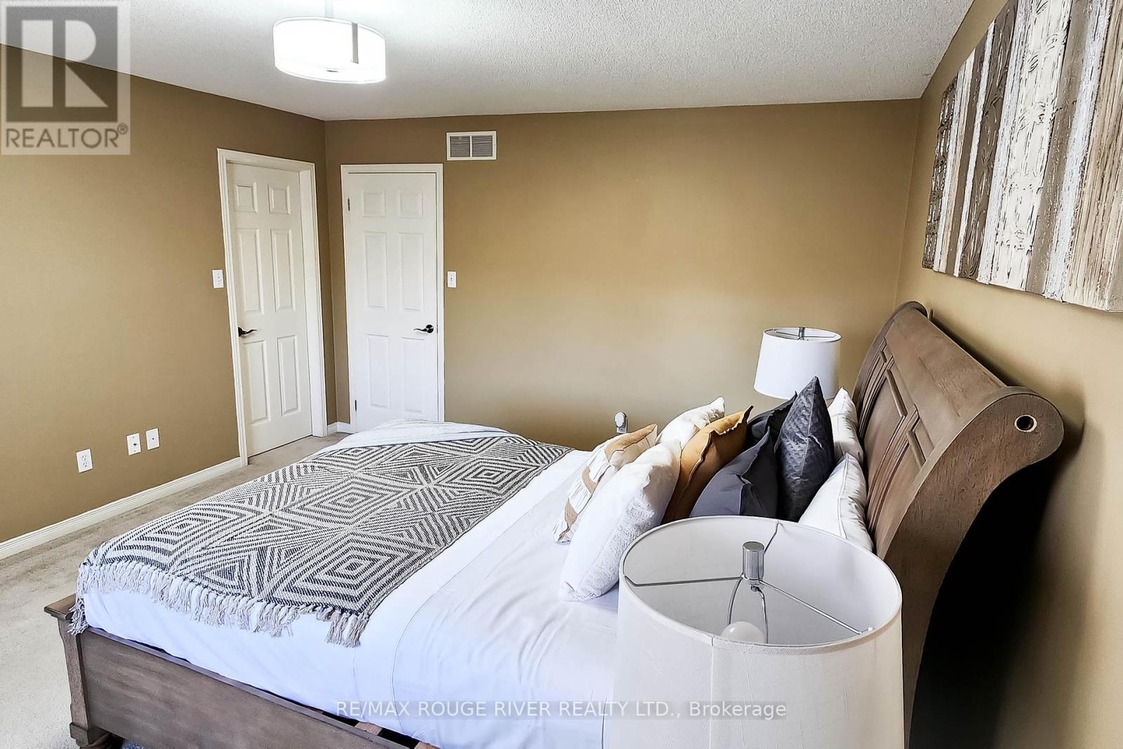 74 Meadow Wood Crescent, Hamilton, Ontario  L8J 3Z8 - Photo 13 - X12448451