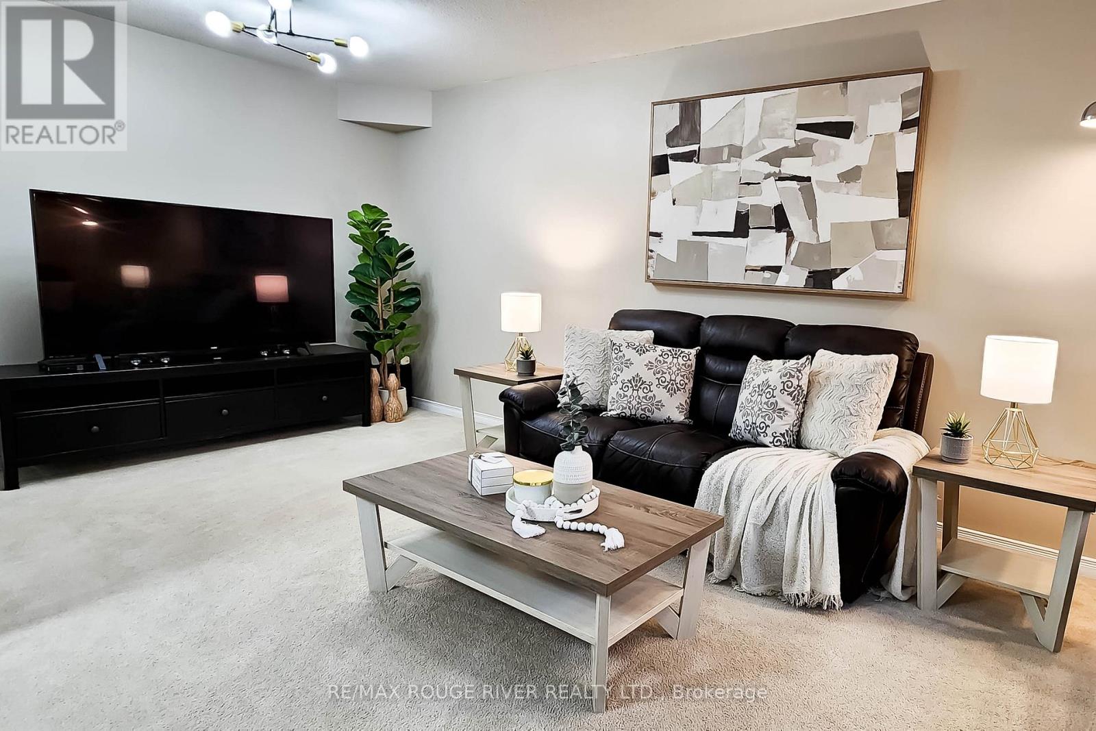 74 Meadow Wood Crescent, Hamilton, Ontario  L8J 3Z8 - Photo 3 - X12448451