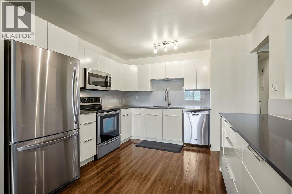 588 Strathcona Drive Sw, Calgary, Alberta  T3H 1K4 - Photo 10 - A2262108