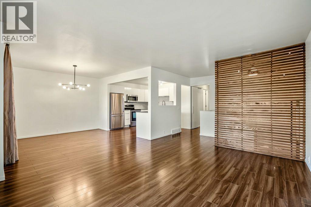 588 Strathcona Drive Sw, Calgary, Alberta  T3H 1K4 - Photo 4 - A2262108