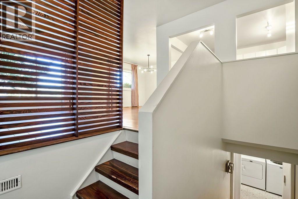 588 Strathcona Drive Sw, Calgary, Alberta  T3H 1K4 - Photo 2 - A2262108